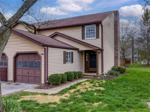 9648 E Idlewood Dr, Twinsburg, OH 44087