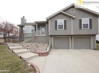 860 SW Harvest Dr, Grain Valley, MO 64029