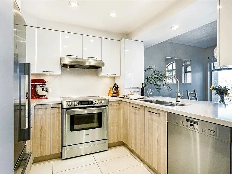 55 E 10th Ave #3 — Photo 11