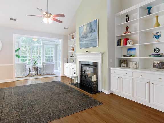 5th image of 1421 Oakhurst Dr