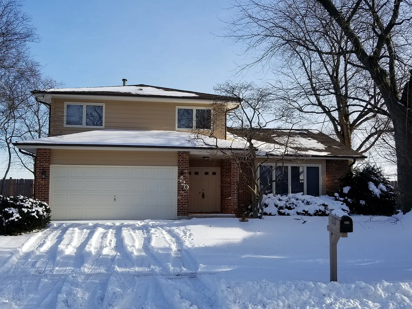 420 Regency Ct photo 1