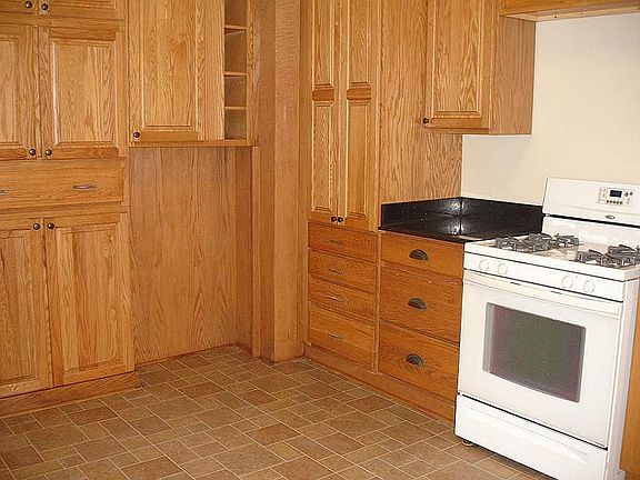 2nd image of 315 W 21st St