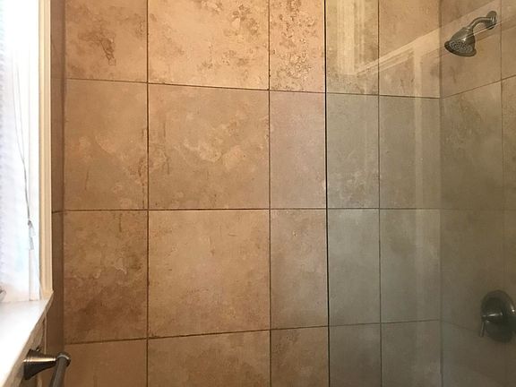 5th image of 605 King St APT 2