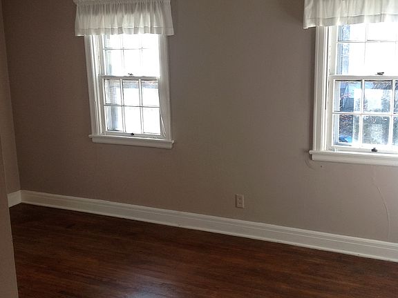 2nd image of 168 E Como Ave