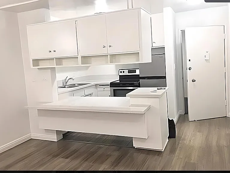 435 S Mariposa Ave — Photo 2