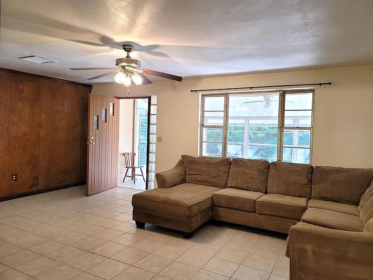 4362 W Midway Rd — Photo 8