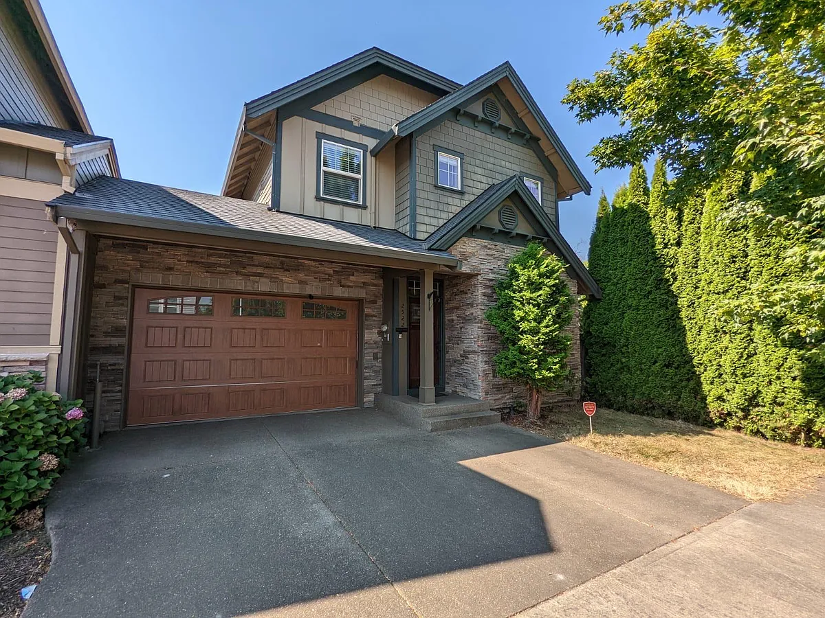 Front exterior - 2522 Elm St