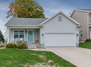 2175 Sugar Creek Dr NW, Cedar Rapids, IA 52405