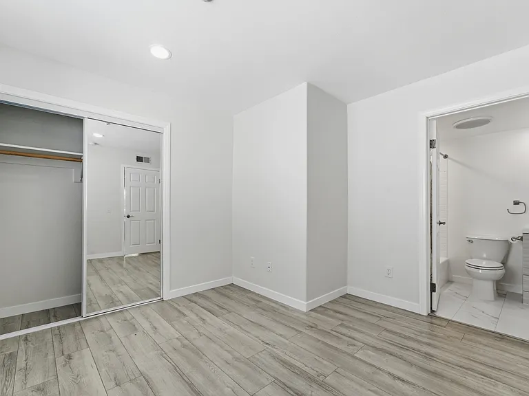 1665 Manning Ave — Photo 12