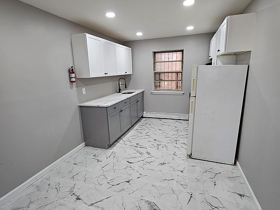 5th image of 52 W Stratford Pl #Cpm1