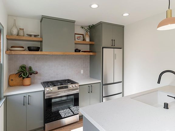 4th image of 2910 Van Pelt Pl