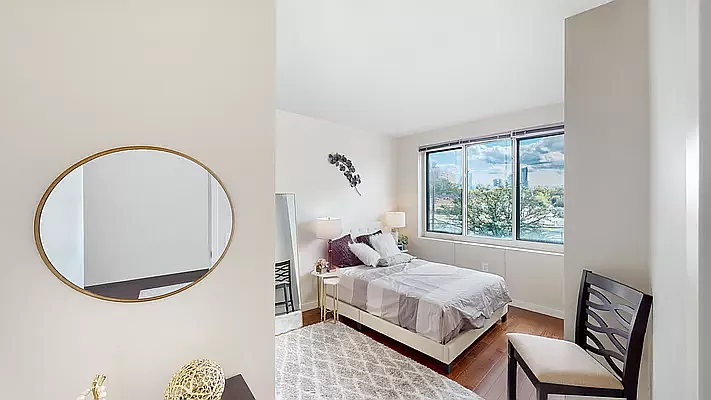 Sold by Luxury Apartments LIC | media 21