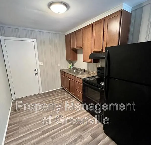 326 Loop St #B — Photo 6