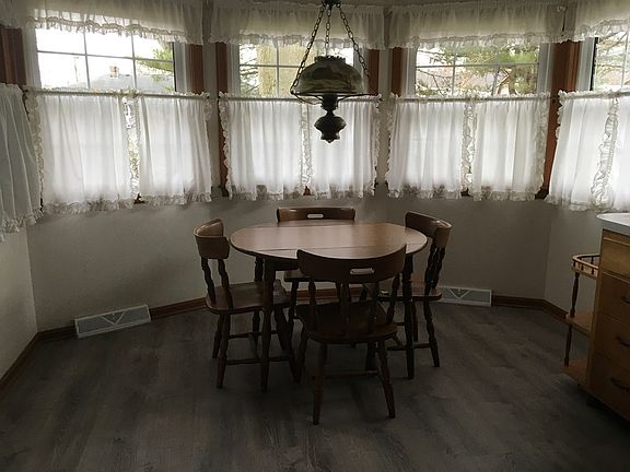 3rd image of 825 Duff Dr