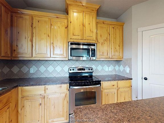 3rd image of 2808 Horseback Dr