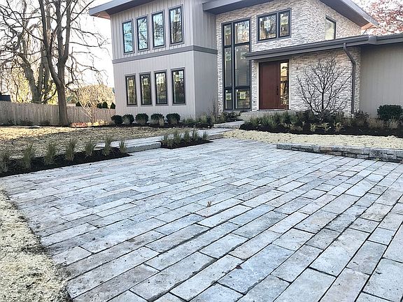 4th image of 274 E Lake Blvd