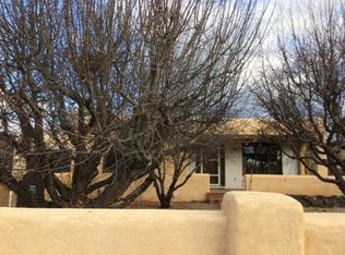 715 Zuni St, Taos, NM 87571