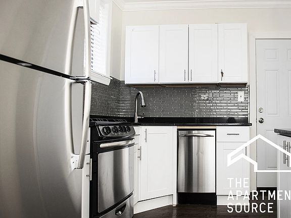 2nd image of 3841 N Greenview Ave #3S