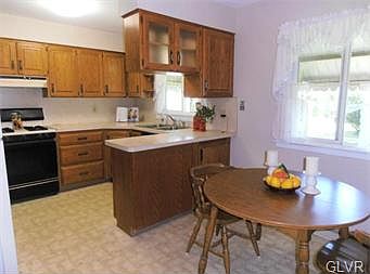 4th image of 803 Hickory Ln