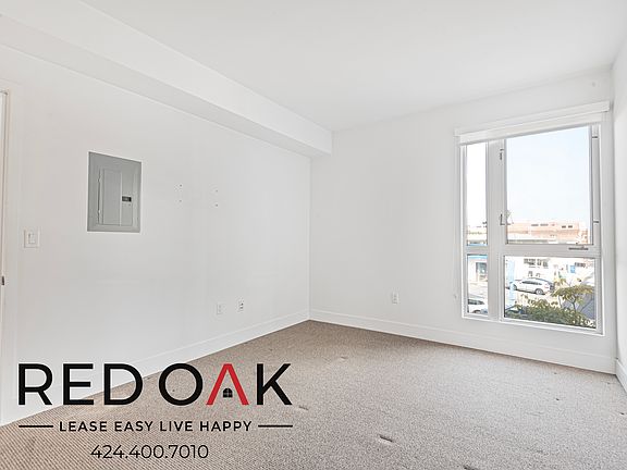 3rd image of 1168 1/2 S Barrington Ave #208