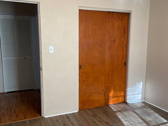 5th image of 2400 17th Ave S