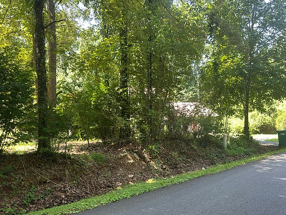 3rd image of 671 Dooley Rd