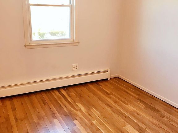 3rd image of 1464 Clintonville St APT 3