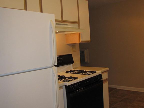 4th image of 12525 Edgewater Dr APT 322