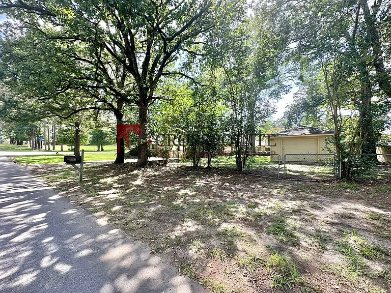 2448 Holly Ln — Photo 4