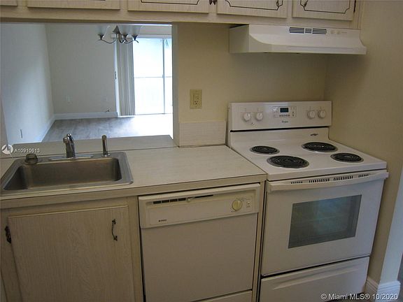 4th image of 9631 SW 77th Ave APT 201C