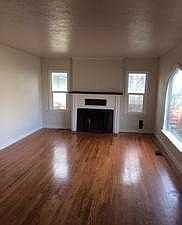 Living Room w Fireplace