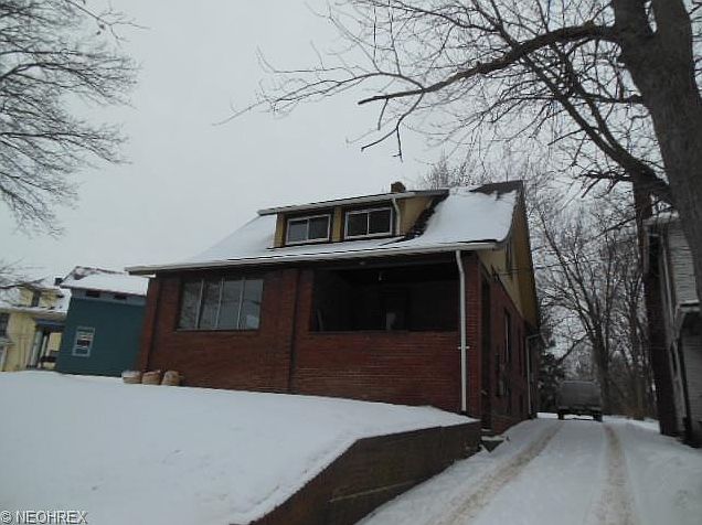 1st image of 621 Paige Ave NE
