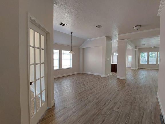 3rd image of 2506 Kenwood Park Ln