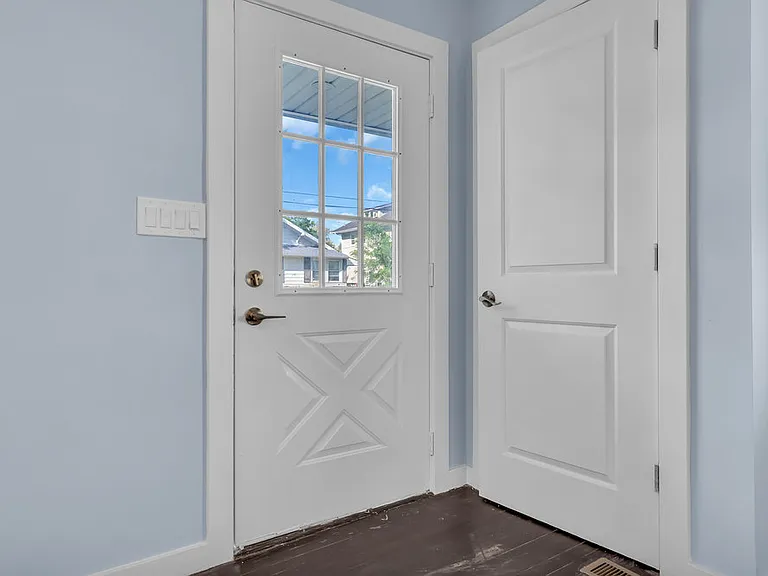 32 Northfield Ave — Photo 15