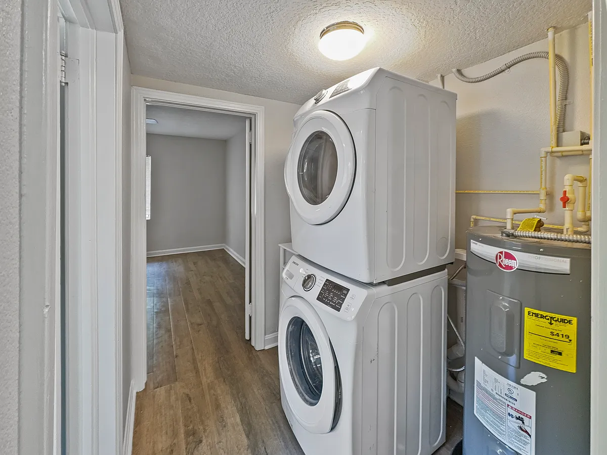 Building Photo - 839 Acosta St #A