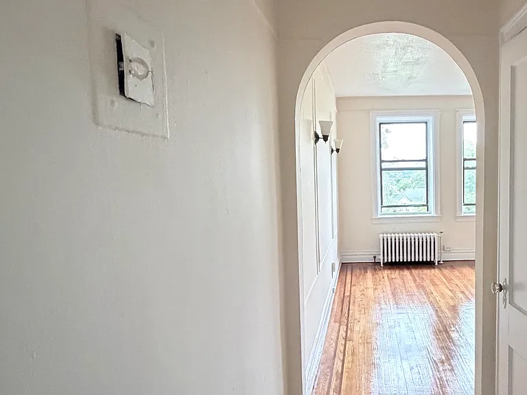 Bergen Ave — Photo 1