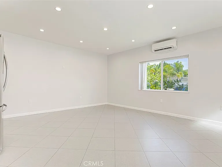 14728 Kingsbury St — Photo 8