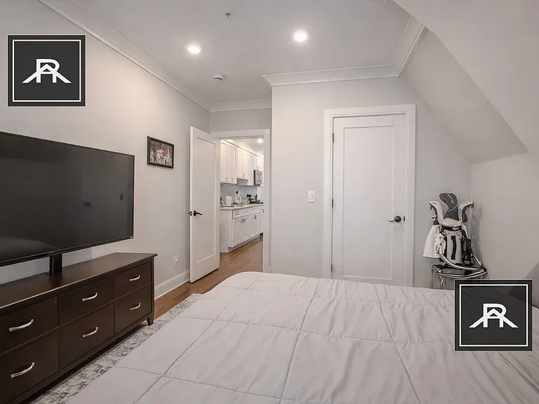 53 Quint Ave #5 — Photo 10