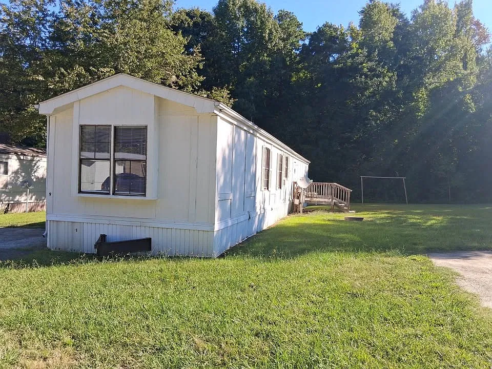 2 bed, 900 sqft, $975 — Photo 1