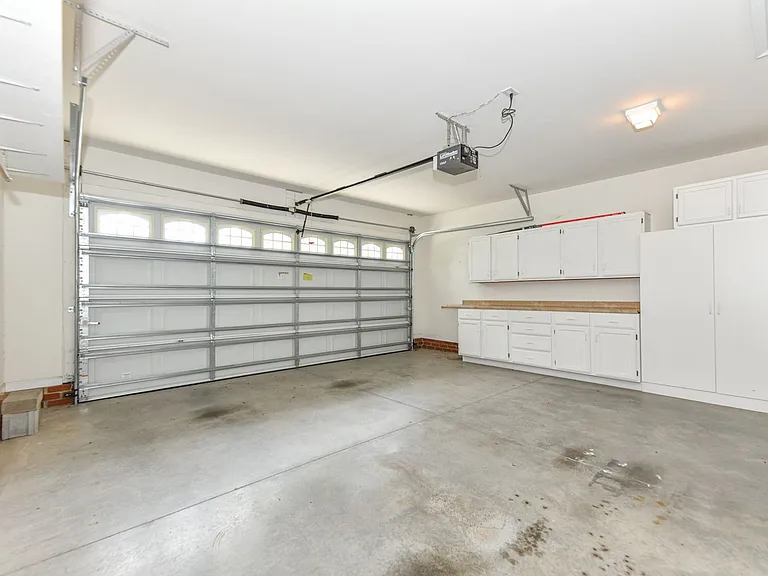 5011 Harness Ln — Photo 4