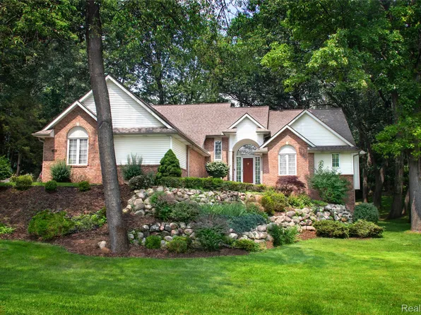 7781 Partridge Hill Dr, Brighton, MI 48116