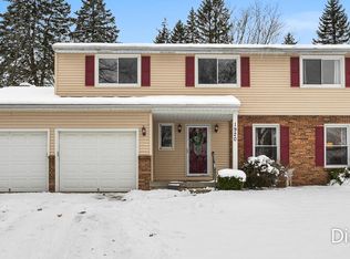 1920 Glenmoor Ct SE, Kentwood, MI 49508