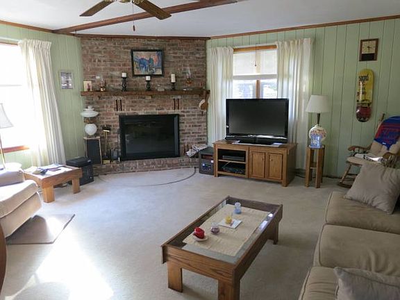 Great Room w/Fireplace