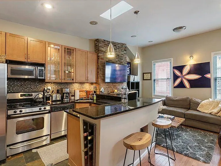 112 Morris St #10 — Photo 2