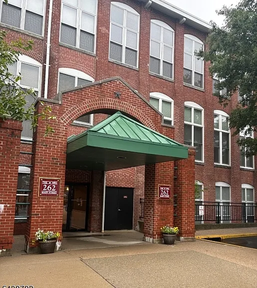 262 Main St #206 — Photo 1