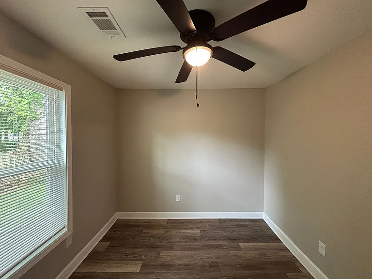 509 E Elm St — Photo 3