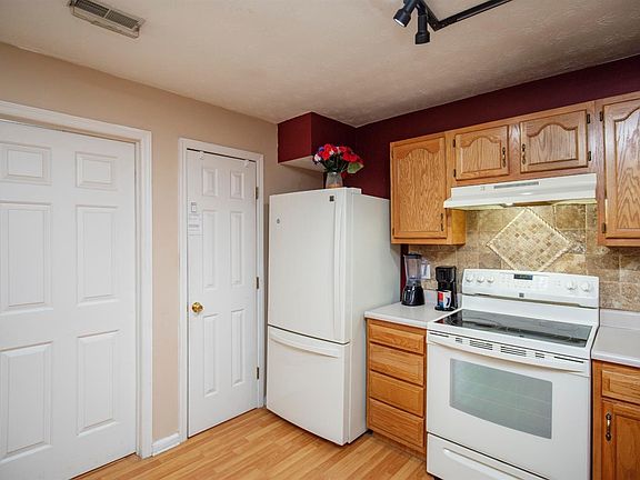 4th image of 4663 Courtyard Dr