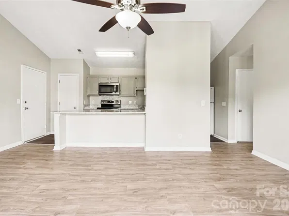 6165 Meadow Rose Ln, Charlotte, NC 28215