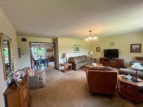 3rd image of 44 Walnut Ln