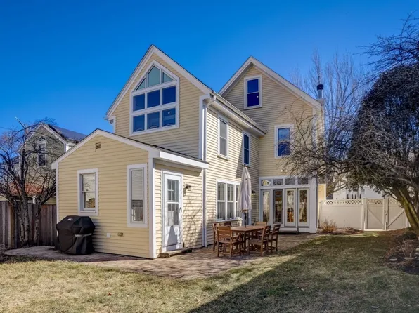 60 Bromfield St, Newburyport, MA 01950